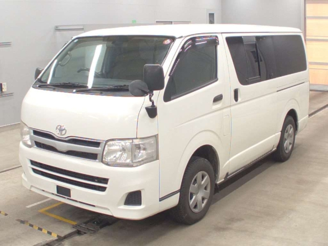 TOYOTA HIACE VAN