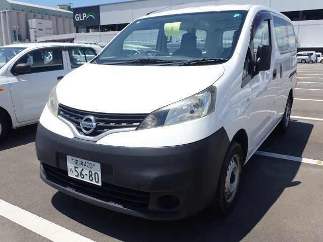 NISSAN NV200