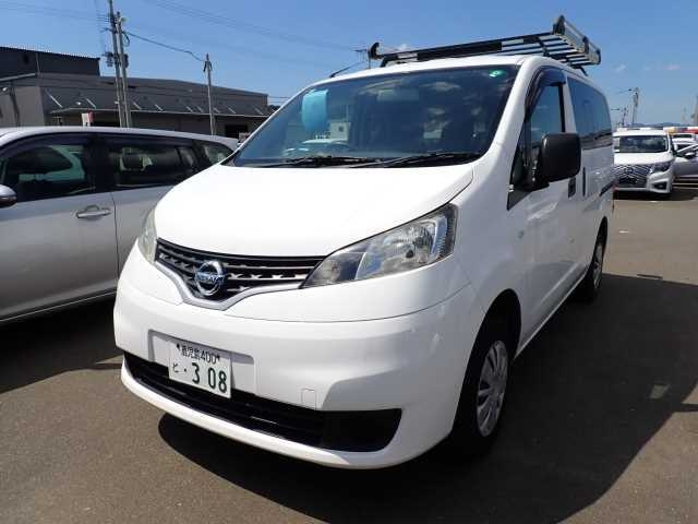 NISSAN NV200