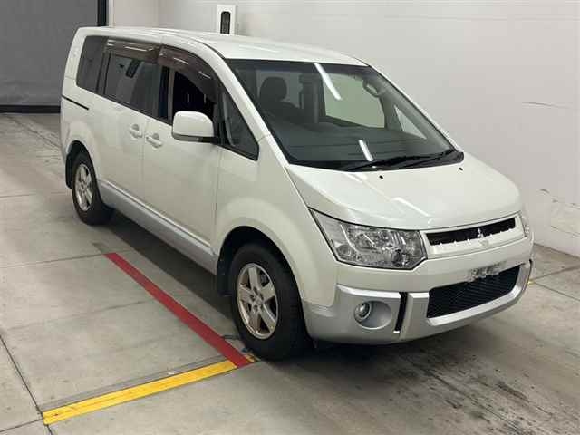 MITSUBISHI DELICA D5