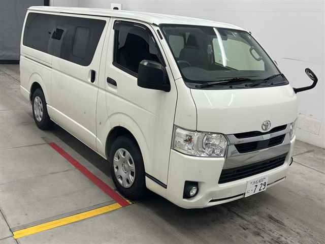 TOYOTA HIACE VAN