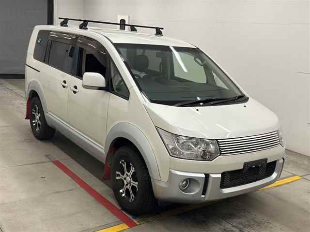 MITSUBISHI DELICA D5