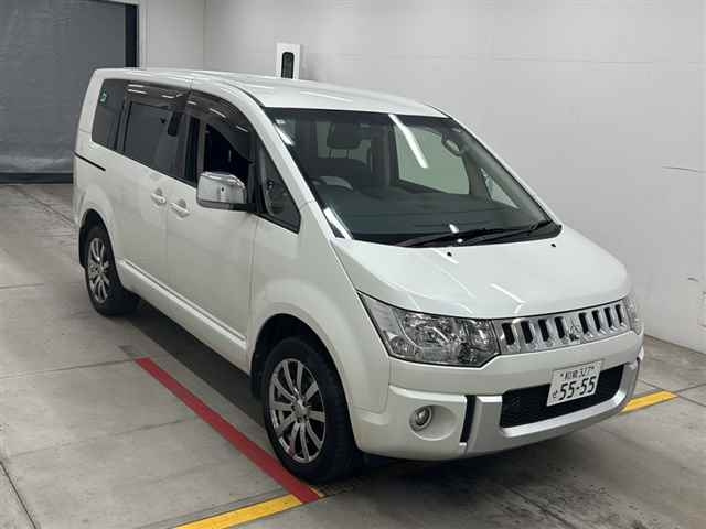 MITSUBISHI DELICA D5