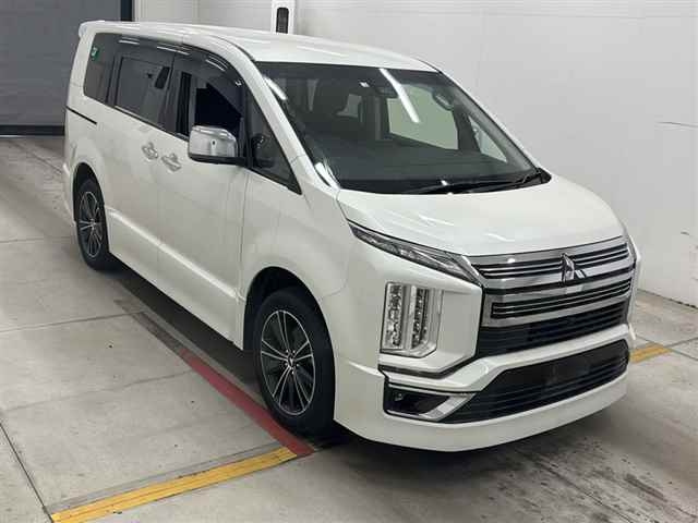 MITSUBISHI DELICA D5