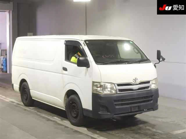 TOYOTA HIACE VAN