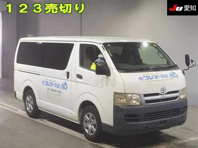 TOYOTA HIACE VAN