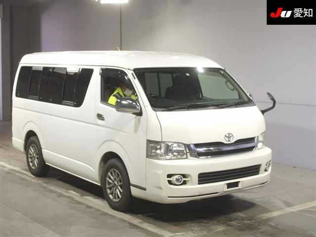 TOYOTA HIACE