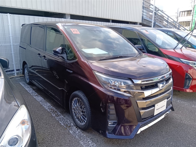 TOYOTA NOAH