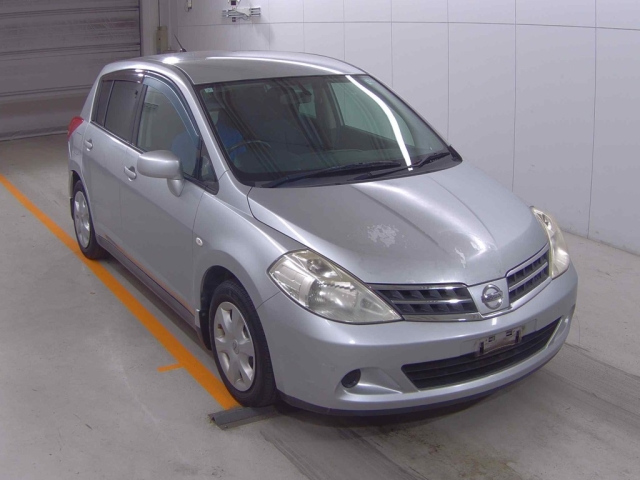 NISSAN TIIDA