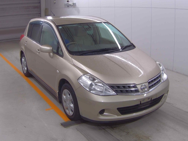 NISSAN TIIDA