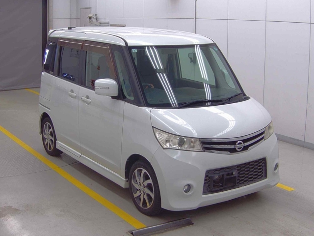 NISSAN ROOX