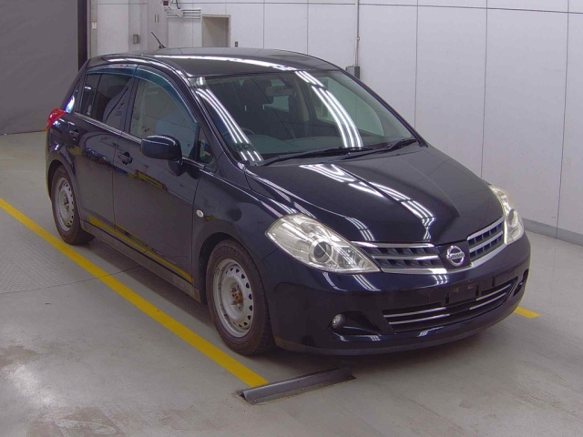 NISSAN TIIDA