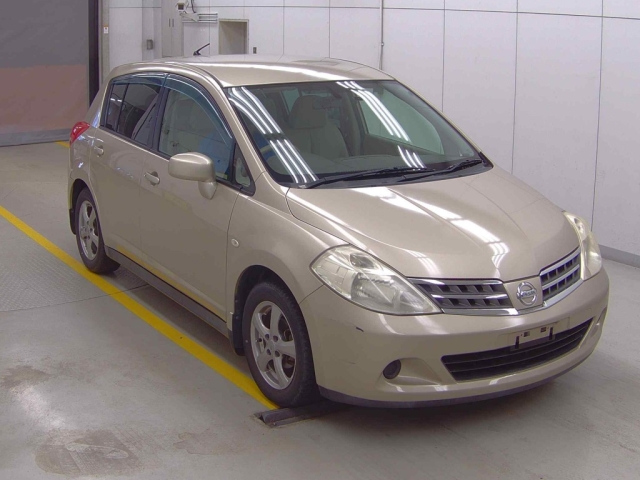 NISSAN TIIDA