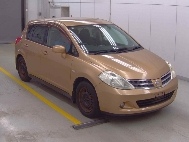 NISSAN TIIDA