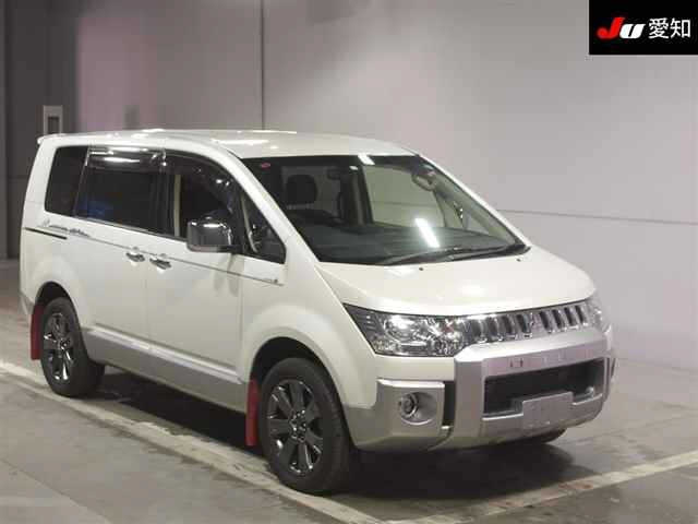 MITSUBISHI DELICA D5