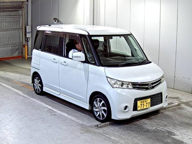 NISSAN ROOX