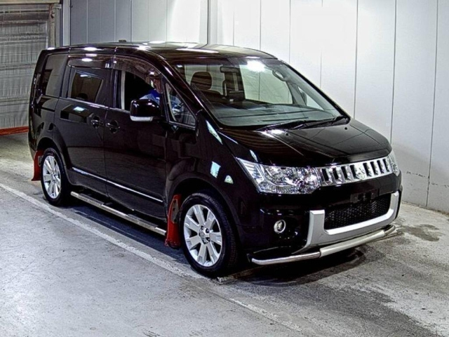 MITSUBISHI DELICA D5