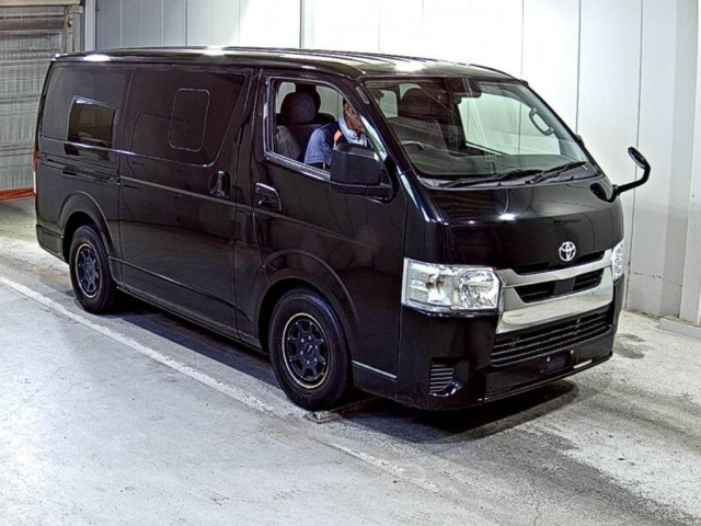TOYOTA HIACE VAN