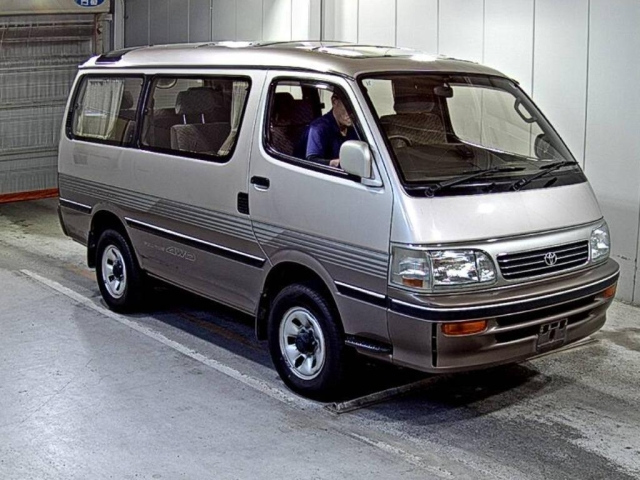 TOYOTA HIACE