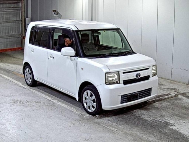 TOYOTA PIXIS SPACE