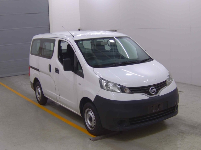 NISSAN NV200