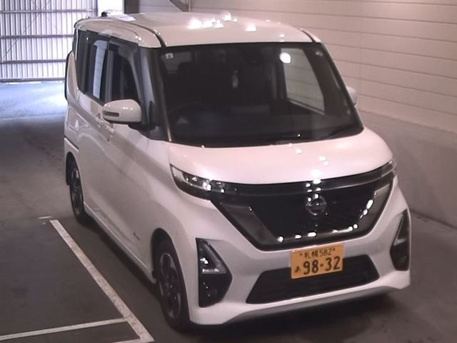 NISSAN ROOX