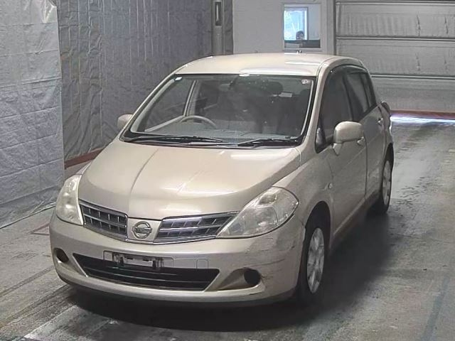 NISSAN TIIDA
