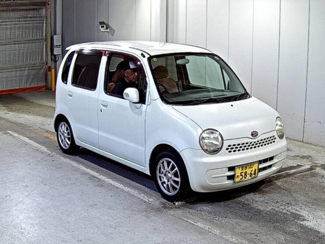 DAIHATSU MOVE LATTE