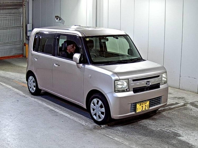 DAIHATSU MOVE CONTE