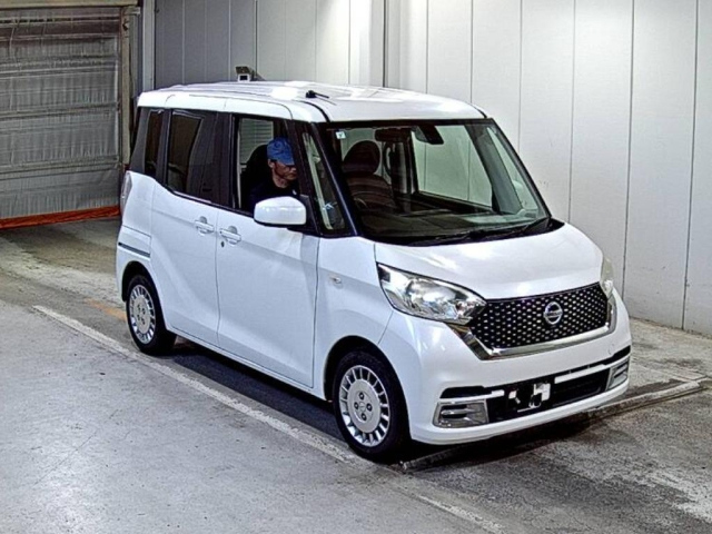 NISSAN DAYZ ROOX