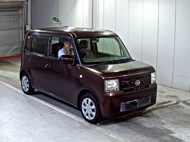 DAIHATSU MOVE CONTE