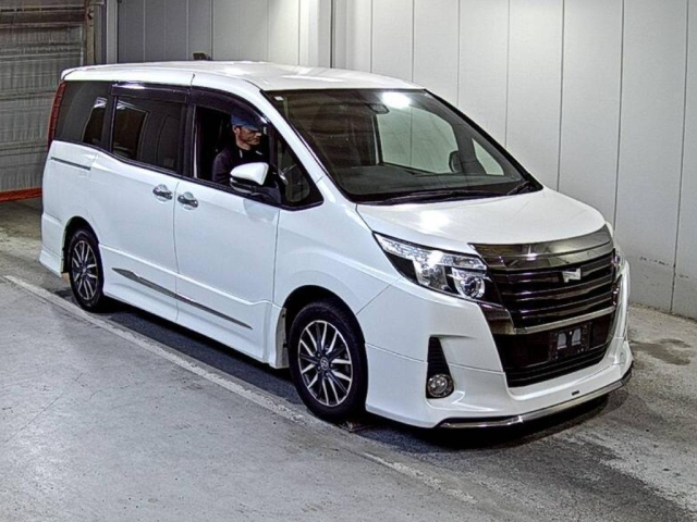TOYOTA NOAH