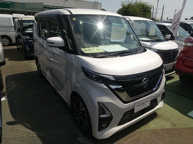 NISSAN ROOX