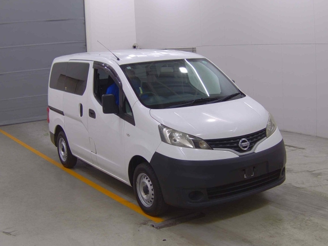 NISSAN NV200