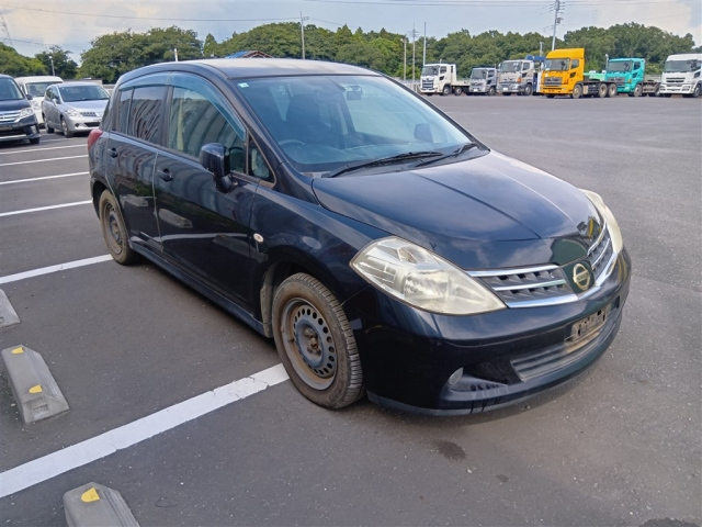 NISSAN TIIDA