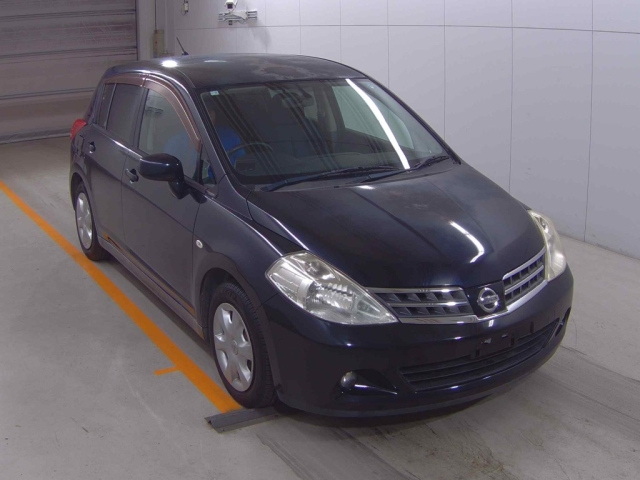 NISSAN TIIDA