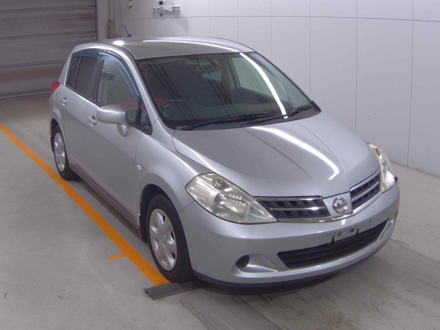 NISSAN TIIDA