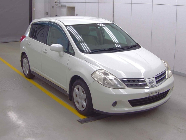 NISSAN TIIDA
