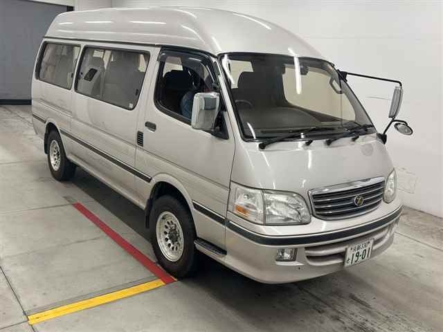TOYOTA HIACE