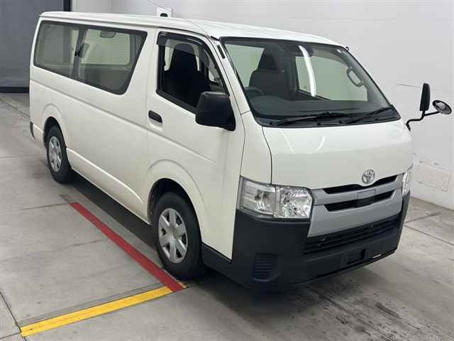 TOYOTA REGIUS ACE VAN