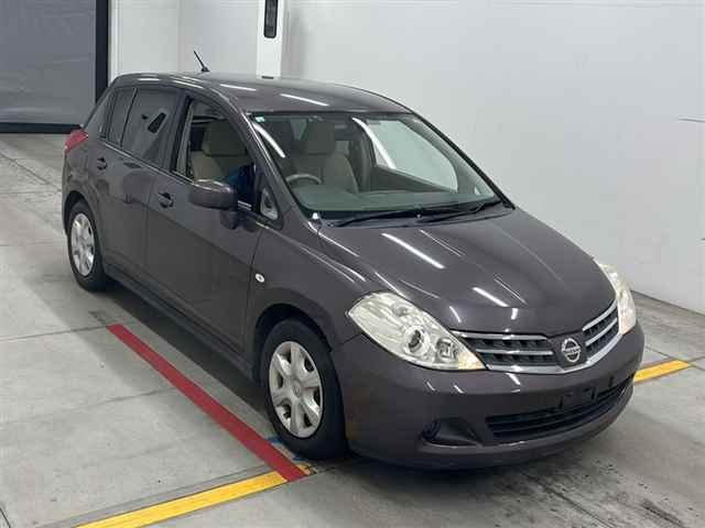 NISSAN TIIDA