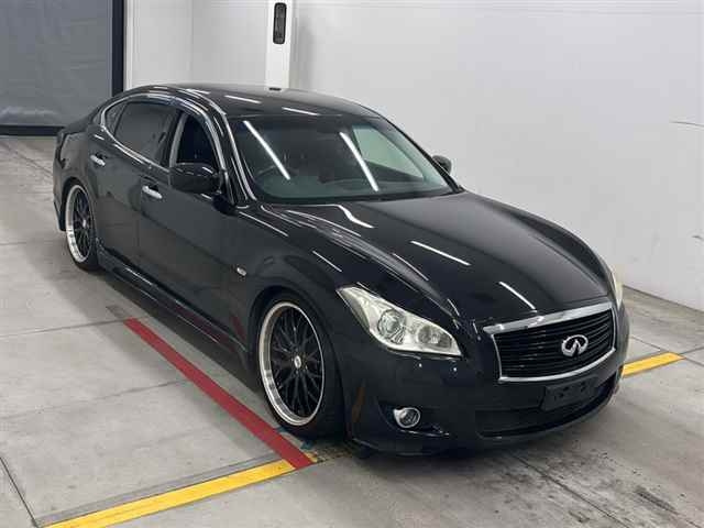 NISSAN FUGA