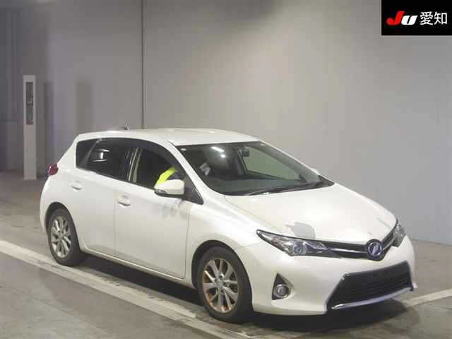 TOYOTA AURIS