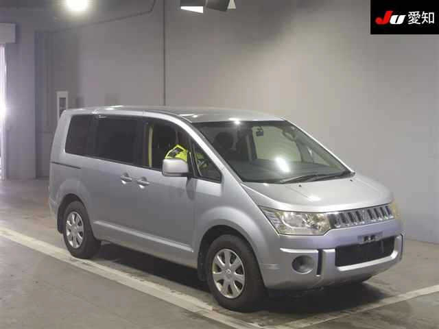 MITSUBISHI DELICA D5
