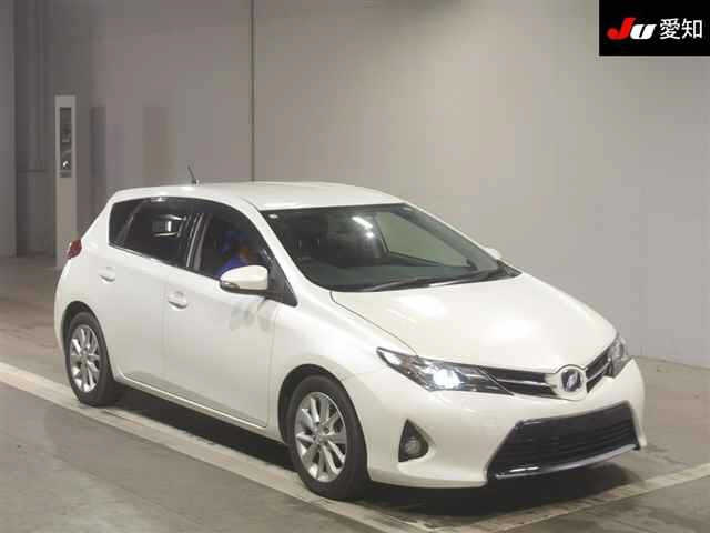 TOYOTA AURIS