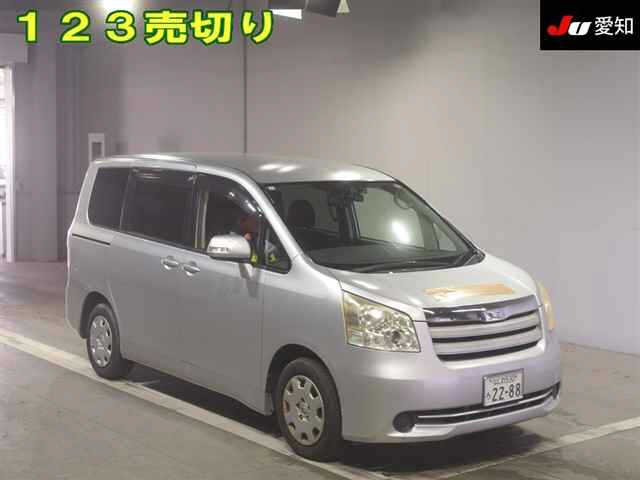 TOYOTA NOAH