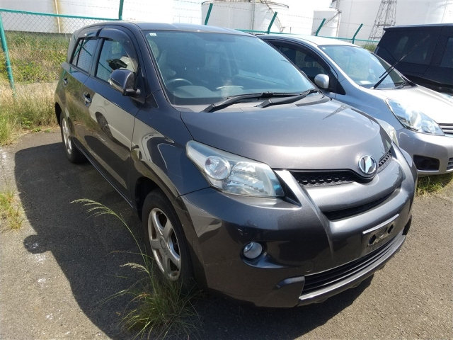 TOYOTA IST