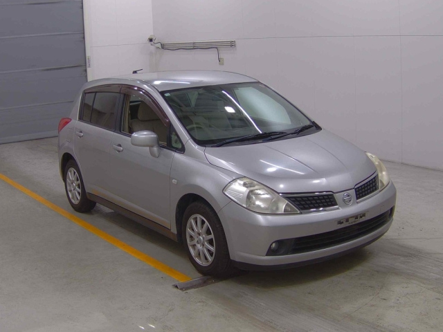 NISSAN TIIDA