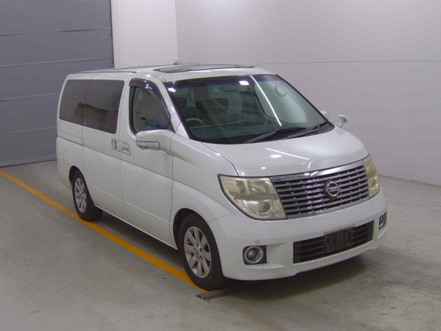 NISSAN ELGRAND