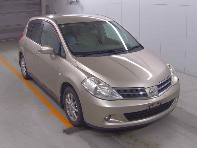 NISSAN TIIDA